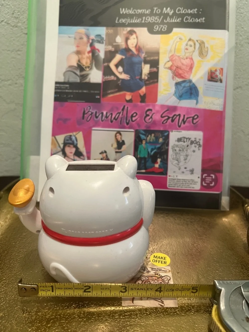 #1822** White and Red Lucky Cat Solar-Powered Coin Bank